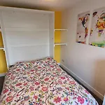 Дом отдыха 2 Bed In Quiet Suburb