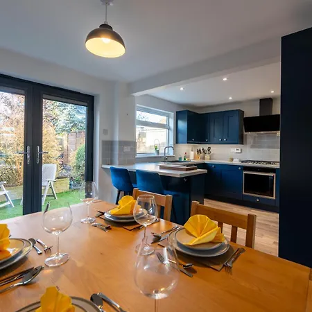 2 Bed In Quiet Suburb