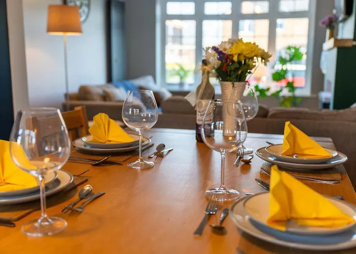 2 Bed In Quiet Suburb Semesterbostad *