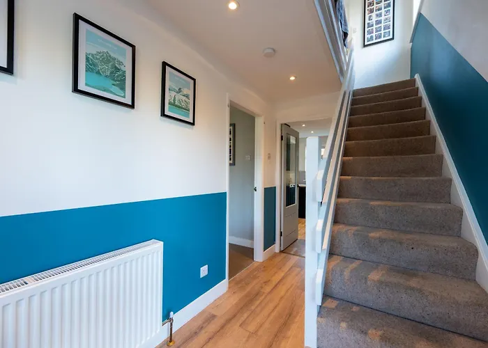 2 Bed In Quiet Suburb * 哈罗盖特