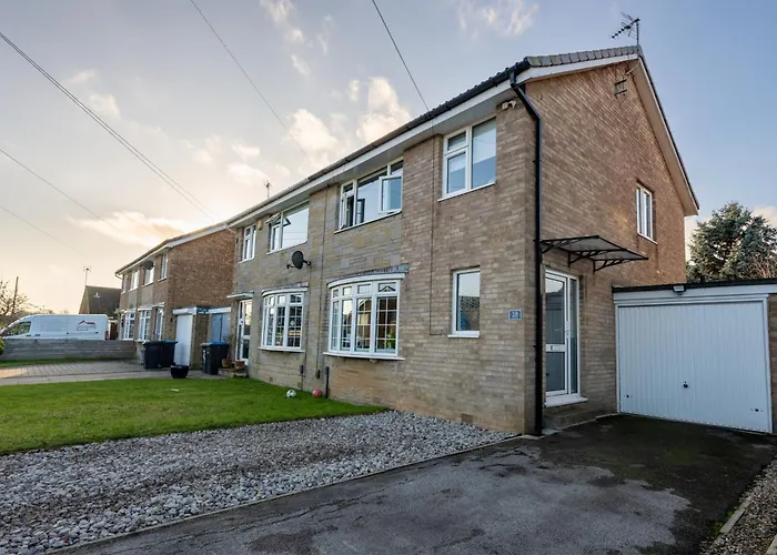 2 Bed In Quiet Suburb *