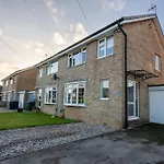 2 Bed In Quiet Suburb *