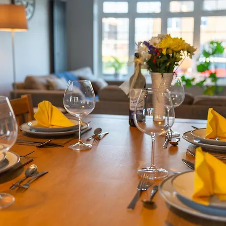 2 Bed In Quiet Suburb Ferienhaus *