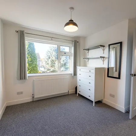 2 Bed In Quiet Suburb Harrogate