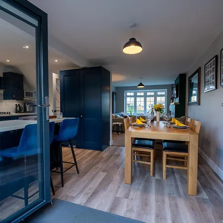 2 Bed In Quiet Suburb *