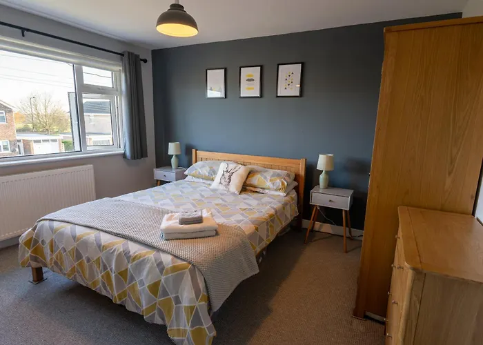 2 Bed In Quiet Suburb