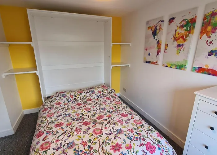 Ferienhaus 2 Bed In Quiet Suburb