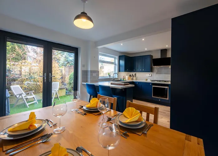 2 Bed In Quiet Suburb