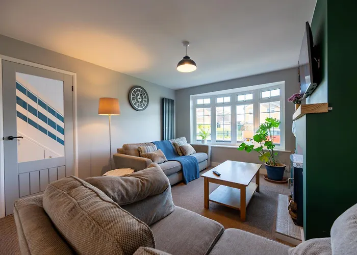 2 Bed In Quiet Suburb Ferienhaus