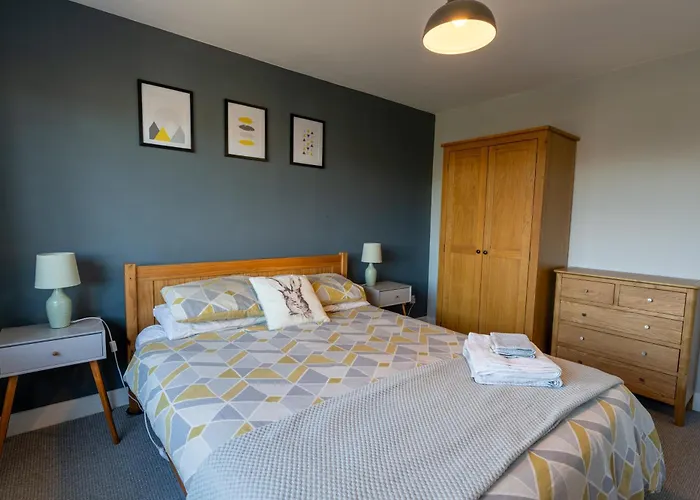 2 Bed In Quiet Suburb Ferienhaus *